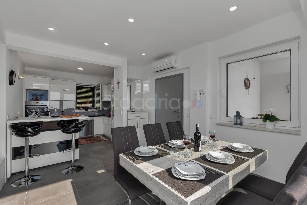 Luxury Apartment Poseidon - Free Beach Parking Макарска Экстерьер фото